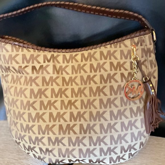 Michael Kors Bennet Hobo Bag signature colors - Picture 1 of 7